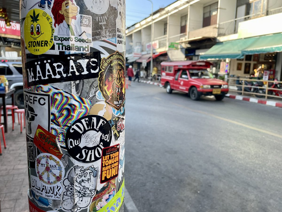 tamon_huiyong's tweet image. 9.30 น. เช้านี้ที่ตลาดประตูเชียงใหม่ #StickerBomb #Chiangmai @MrVop