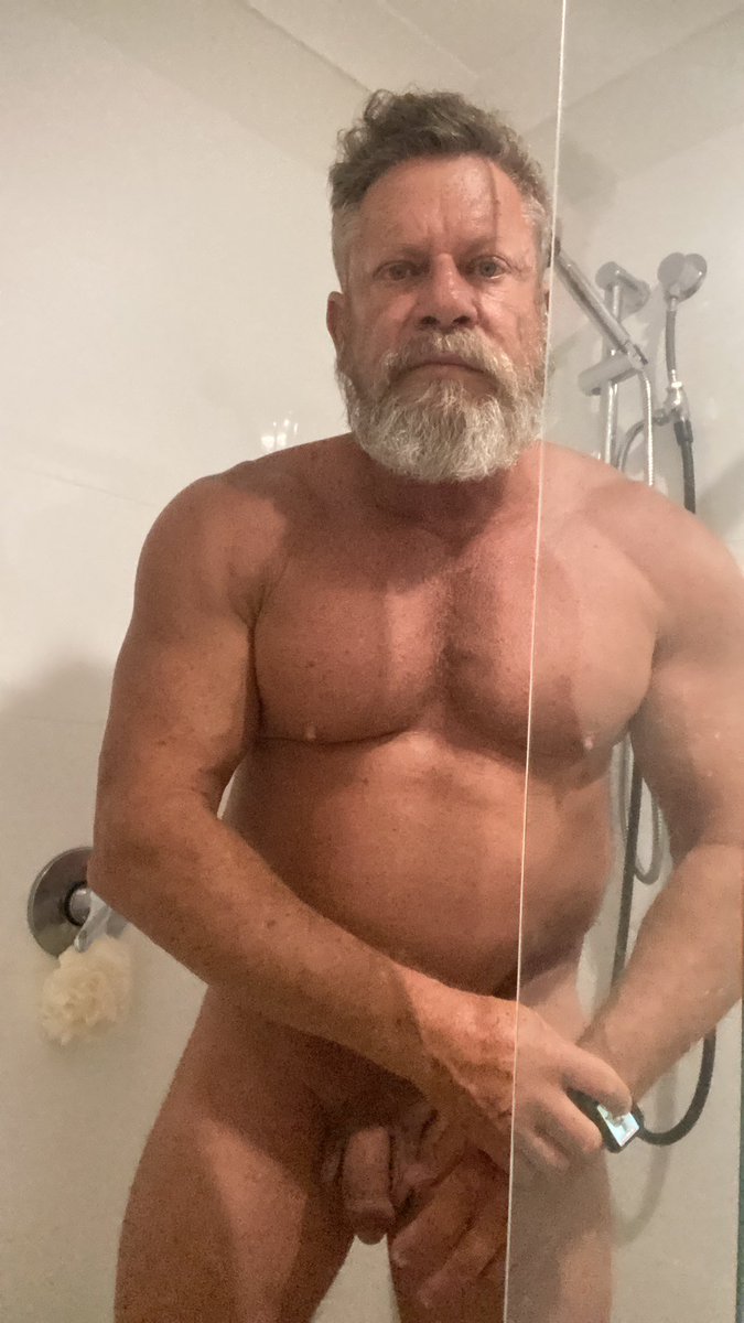 Dandownunder3's tweet photo. Get in here with me boy 💦😎i need to be washed and scrubbed and eaten. #showergym #muscledad #DADDY https://t.co/37oQPxDDjN