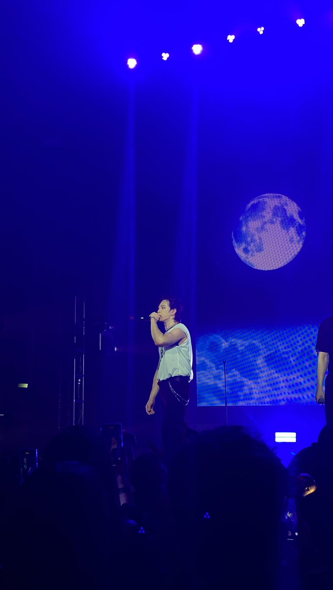 yonghoonewe's tweet photo. twitter comeback to bless y’all w these leedo photos from nyc concert tn 🙏🙏 https://t.co/vipUKQwzfs