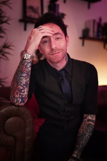 Lose the tie? Keep the tie? https://t.co/oHbuOwHJlN<a href="/tag/scream6"class="tags"><span>#scream6</span></a>