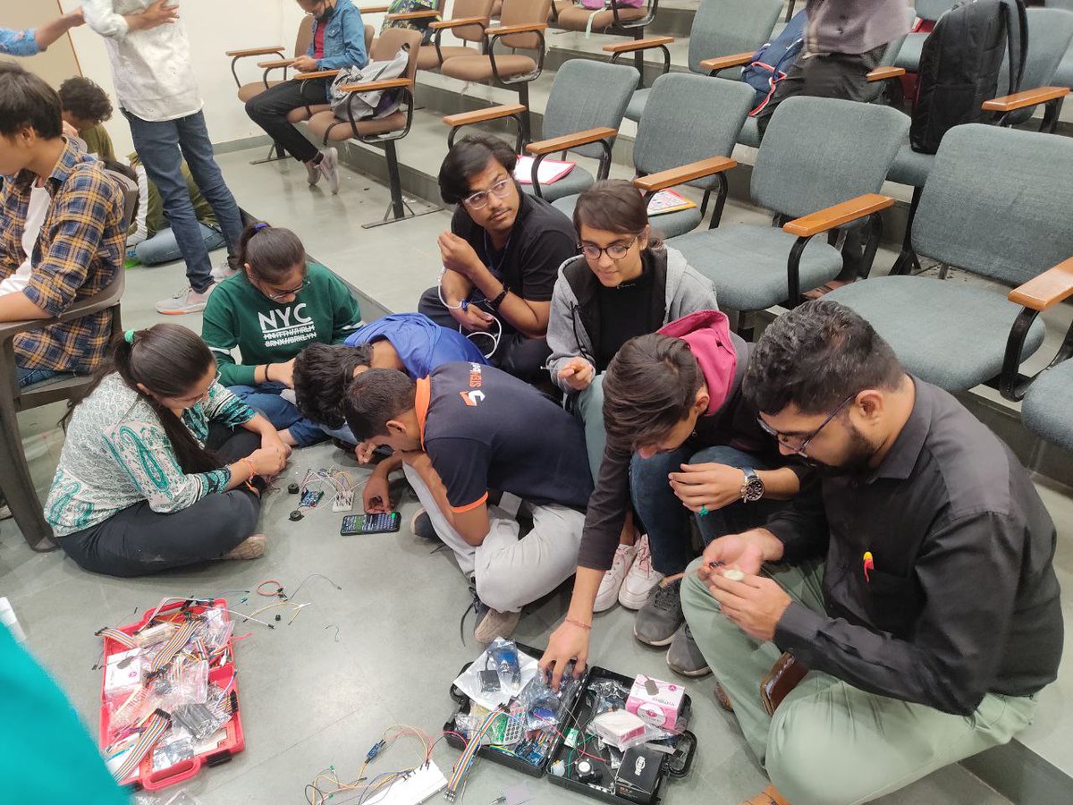 kishore9920's tweet image. Innovation club prabodh level training Day 04 at M.G. Science Institute Ahmedabad   with aim to say &quot;I am an Innovator&quot;#Nodemcu #Dynamo #STEMeducation #ADVANCEagriculture
@PMOIndia  @CMOGuj @kuberdindor @vnehra @mnagarajan @STEMbotix @InfoGujarat @InnoClubCHE
@NarrotamSahoo
