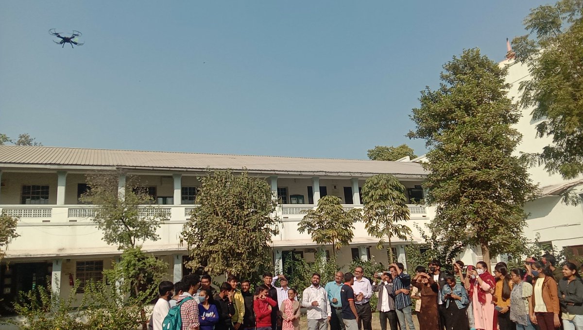 kishore9920's tweet image. Innovation club prabodh level training Day 04 at M.G. Science Institute Ahmedabad   with aim to say &quot;I am an Innovator&quot;#Nodemcu #Dynamo #STEMeducation #ADVANCEagriculture
@PMOIndia  @CMOGuj @kuberdindor @vnehra @mnagarajan @STEMbotix @InfoGujarat @InnoClubCHE
@NarrotamSahoo