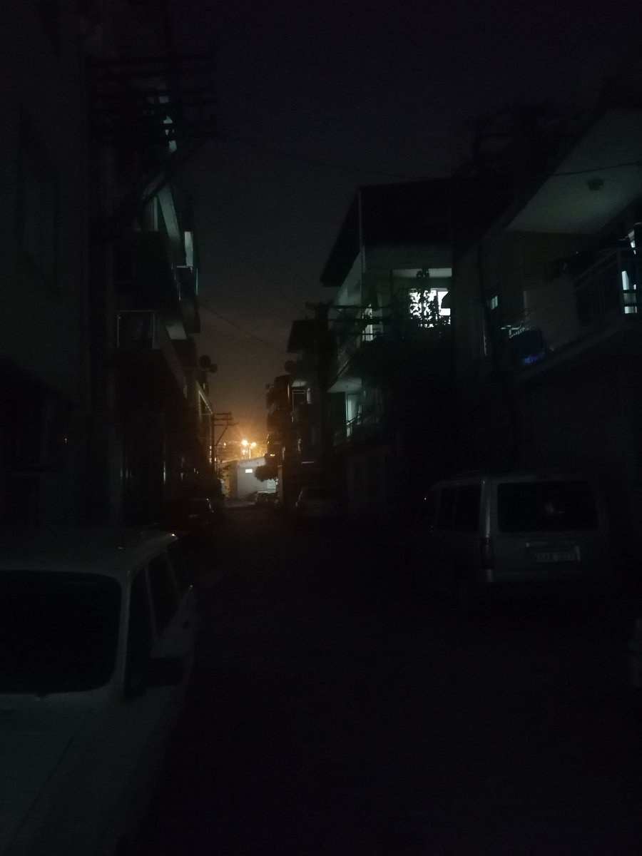 Bornova camdibi 5478 sokak ve civarında dün sabahtan bu yana sokak lambaları yanmıyor. Sabah Aksam karanlıkta korkarak işe gidip geliyoruz. Neden sadece o bölgedeki bir kaç sokakta yanmıyor da her yerde yanıyor? <a href="/bornovabld/">Bornova Belediyesi</a> <a href="/izmirbld/">İzmir Büyükşehir Belediyesi</a>