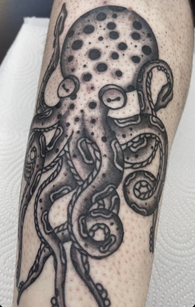 ntichris's tweet photo. Wie findet ihr eigentlich mein neues Tattoo https://t.co/ZjquRss8s2