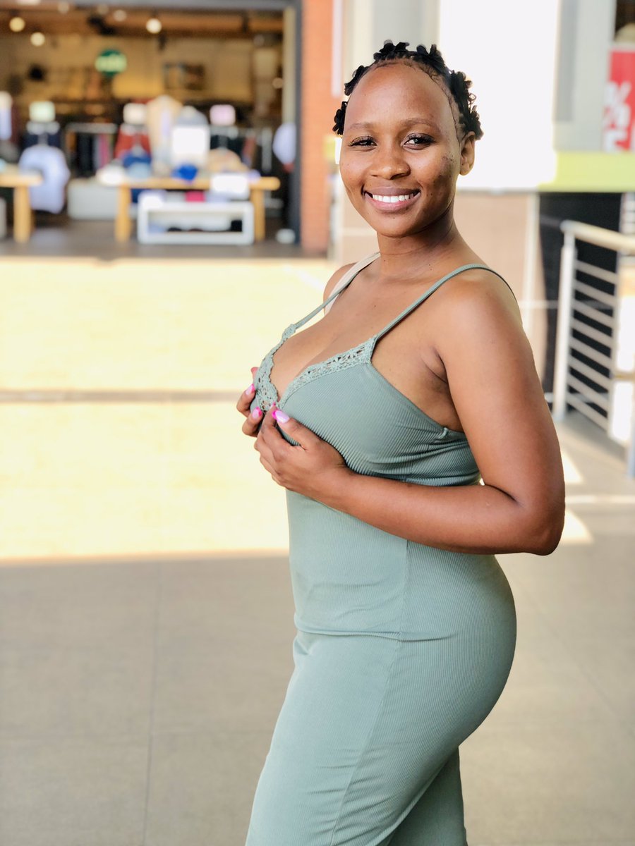 LesediModiseny3's tweet photo. 28🌹 https://t.co/KhYLuYChe7