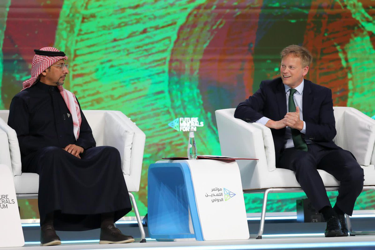 UKAmbKSA's tweet photo. تشرفت بالترحيب بمعالي الوزير جرانت تشابس Grantshapps@ في الرياض لحضور منتدى FutureMineral@ و مناقشة تعزيز  🇬🇧🇸🇦 التعاون حول المعادن الاستراتيجية، الابتكار/الابحاث و الطاقة النظيفة مع الشركات و الوزراء السعوديين. https://t.co/vnbct5N78O