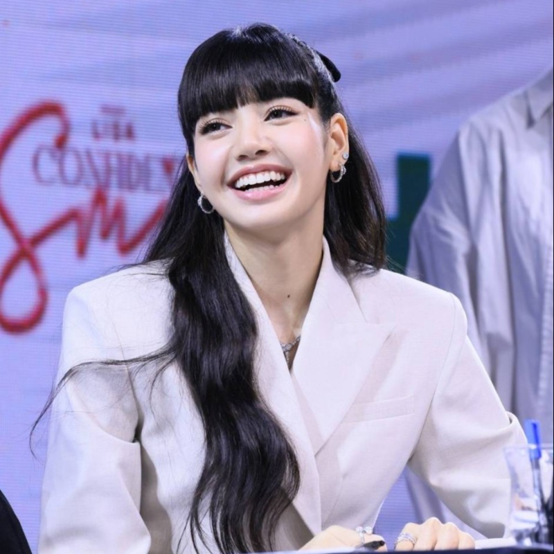 Thank you BLINK for every warming smile, support and love. We are so grateful to see every positive comment. To BLINK, what would you like to experience next?  Leave comments below, we will read everything and do our best 📣😄 #LISAConfidentSmile #DentisteLoveLISA