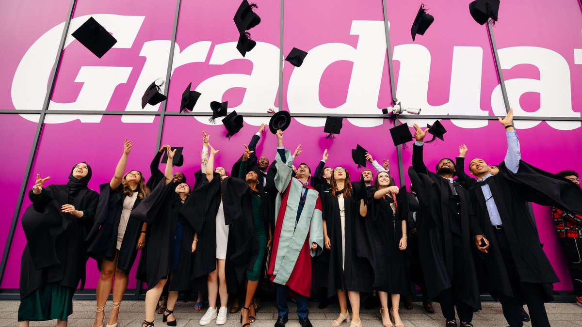 Are you graduating at one of <a href="/UniOfHull/">University of Hull</a>'s ceremonies next week at the @bonusarenahull?

Looking for a way in to your dream job?
A #HIP paid internship might be the perfect opportunity and could lead to a F/T job.

👀 Don't miss us, we'll be on the ground floor of Princess Quay.
