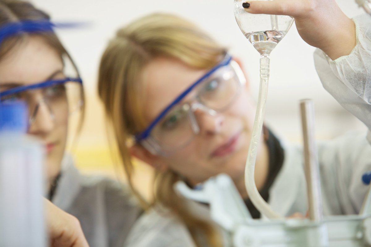 🧬 ¡Vuelve 'Ven a hacer prácticas a la Universidad'!

👩‍🔬 1.300 estudiantes de 4º de la ESO y Bachillerato explorarán en la <a href="/UA_Universidad/">Universidad de Alicante UA</a> distintas ramas de la #ciencia, a través de la práctica, para ayudarles a decidir su futuro.

🤝 <a href="/FECYT_Ciencia/">FECYT</a> 

ℹ️ s.ua.es/va/nGjq