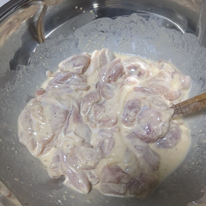 ククク…お前の恥ずかしい肉が汁でベタベタだなぁ… 