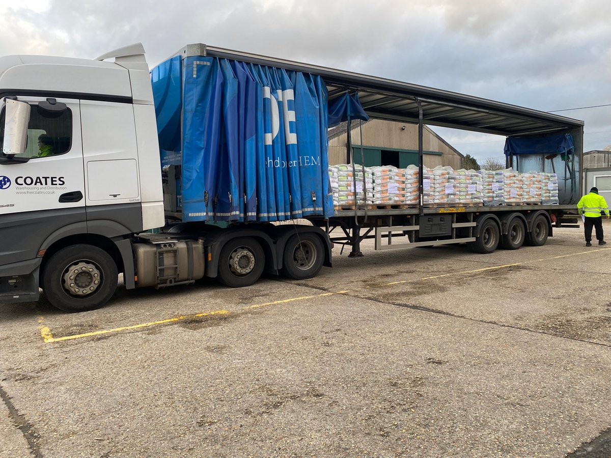 CollierTurfCare's tweet photo. Second @ICL_Turf delivery of 2023 #SierrablenPlus #ProTurf #SierraformGT @Happy_Pledge https://t.co/IxruxcXllS