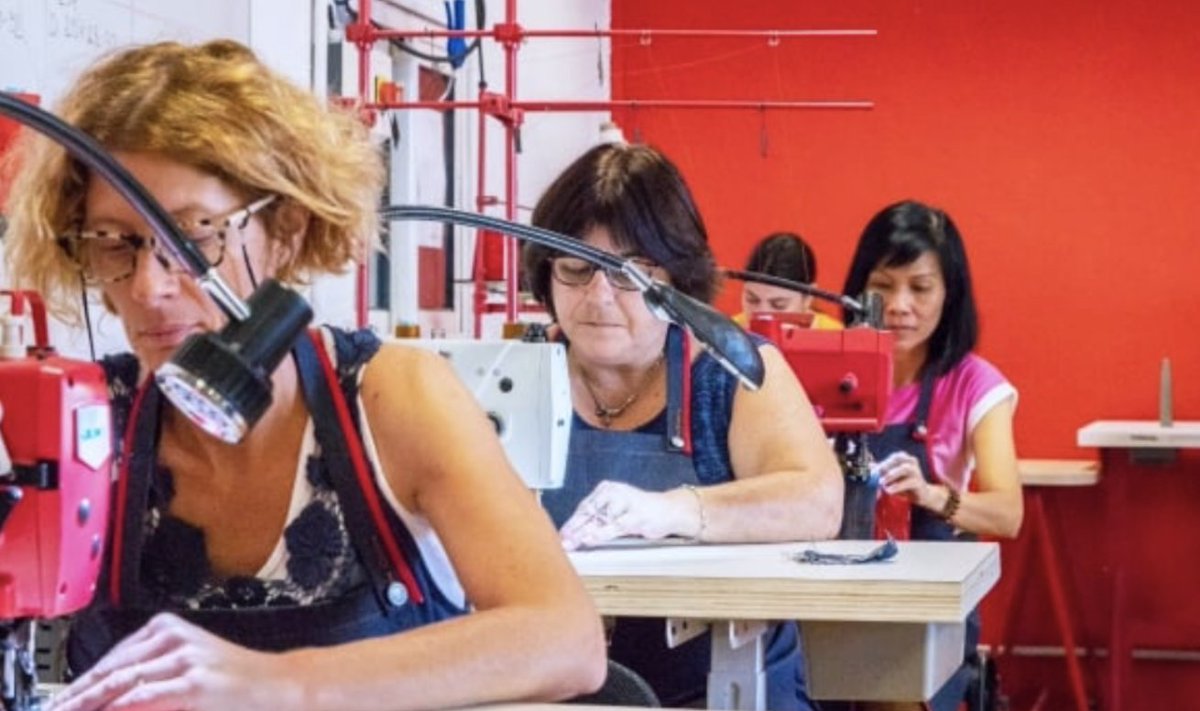 ecom_news's tweet photo. 🏭 👖 #Drome : Première enseigne à avoir fait le pari de relocaliser le maximum d’étapes de la fabrication du #jeans en #France, découvrez @1083officiel ! https://t.co/wJAQUlViW5 @PE_Valence #AuvergneRhoneAlpes #Romans #Industrie #MadeInFrance #Textile #Entreprises #Opcalia https://t.co/LBrul6WgsL