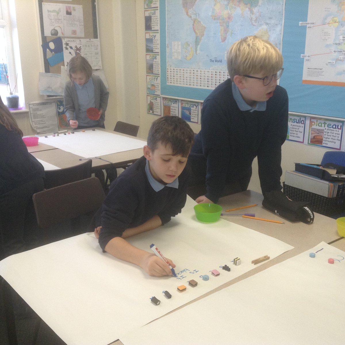 MrsEarnshaw1's tweet photo. Classification keys were the theme of the afternoon as Year 6 @WakefieldMetSch developed their skills with the help of a bag of Liquorice Allsorts. Lots of discussion, trial and improvement but we got there in the end. #hansonlearning #primaryscience https://t.co/jomIfauAeg
