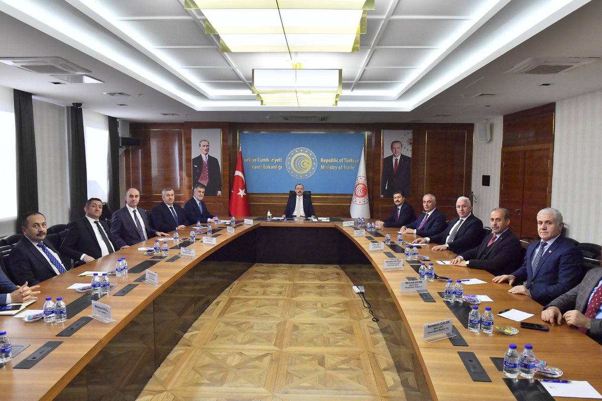 Yönetim Kurulumuz, <a href="/ticaret/">T.C. Ticaret Bakanlığı</a> Bakanı Sn <a href="/mehmedmus/">Dr. Mehmet Muş</a>'u ziyaret ettiler. ESK Genel Md. Sn Necmettin ERKAN'ın da bulunduğu ziyarette, sektörümüzün çözüm bekleyen iki önemli sorunu ve çözüm önerileri değerlendirildi. 
İlgi ve kabulleri için Sn Bakanımıza camiamız adına teşekkür ederiz.