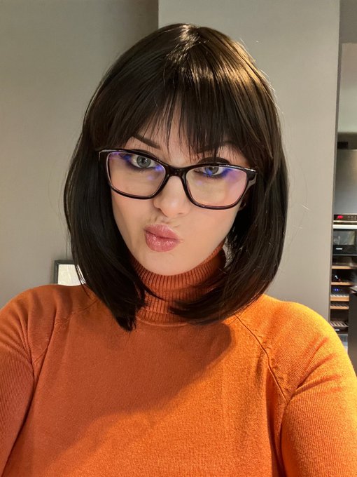 Found my glasses just to see your morning wood ?

Velma cosplay in progress https://t.co/kUW6CTlcTu