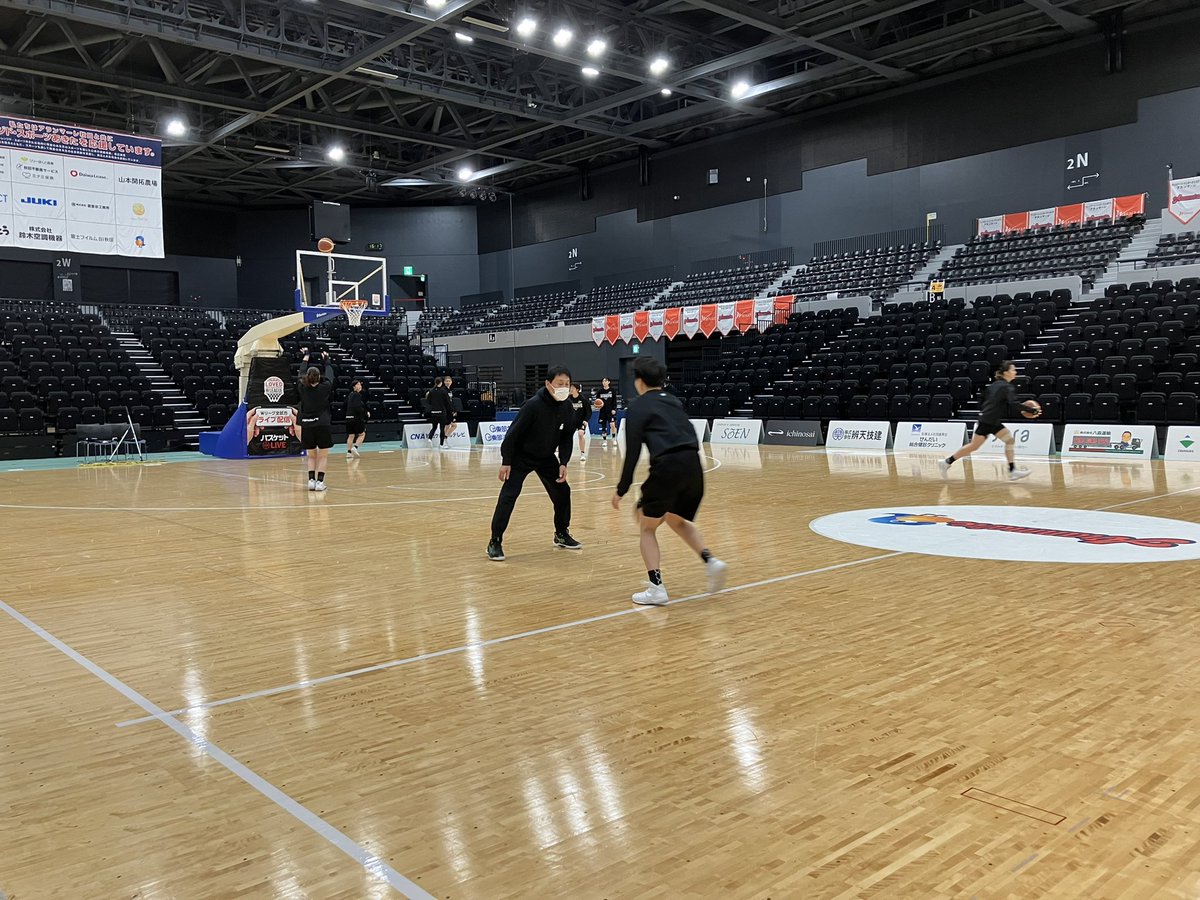 nabb_rabbits's tweet photo. 【チーム情報】
明日より試合が行われる由利本荘市へ移動し、練習を行いました。
🚌 バス運行は #株式会社なごみ 様
🥐 移動時の補食を #シエール 様（@chere_de_nst ）
にお世話になっております！
いつもありがとうございます！
今節も #新潟アルビレックスBBラビッツにエールを お願いします🐰 https://t.co/T3kgBtx1yG