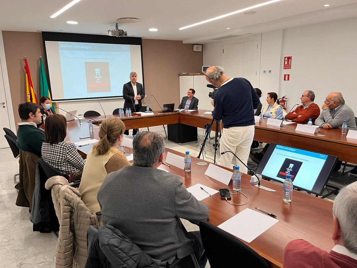Consejo General de Dentistas de España (@cnsj_dentistas) on Twitter photo Uno de nuestros objetivos como organización es mejorar la comunicación para transmitir un mensaje nítido y cercano a la sociedad.
Hoy, estamos celebrando un curso de formación de portavoces en nuestra sede. En la imagen, <a href="/maoliverf/">Miguel Angel Oliver</a> ex secretario de estado de Comunicación. Uno de nuestros objetivos como organización es mejorar la comunicación para transmitir un mensaje nítido y cercano a la sociedad.
Hoy, estamos celebrando un curso de formación de portavoces en nuestra sede. En la imagen, <a href="/maoliverf/">Miguel Angel Oliver</a> ex secretario de estado de Comunicación.