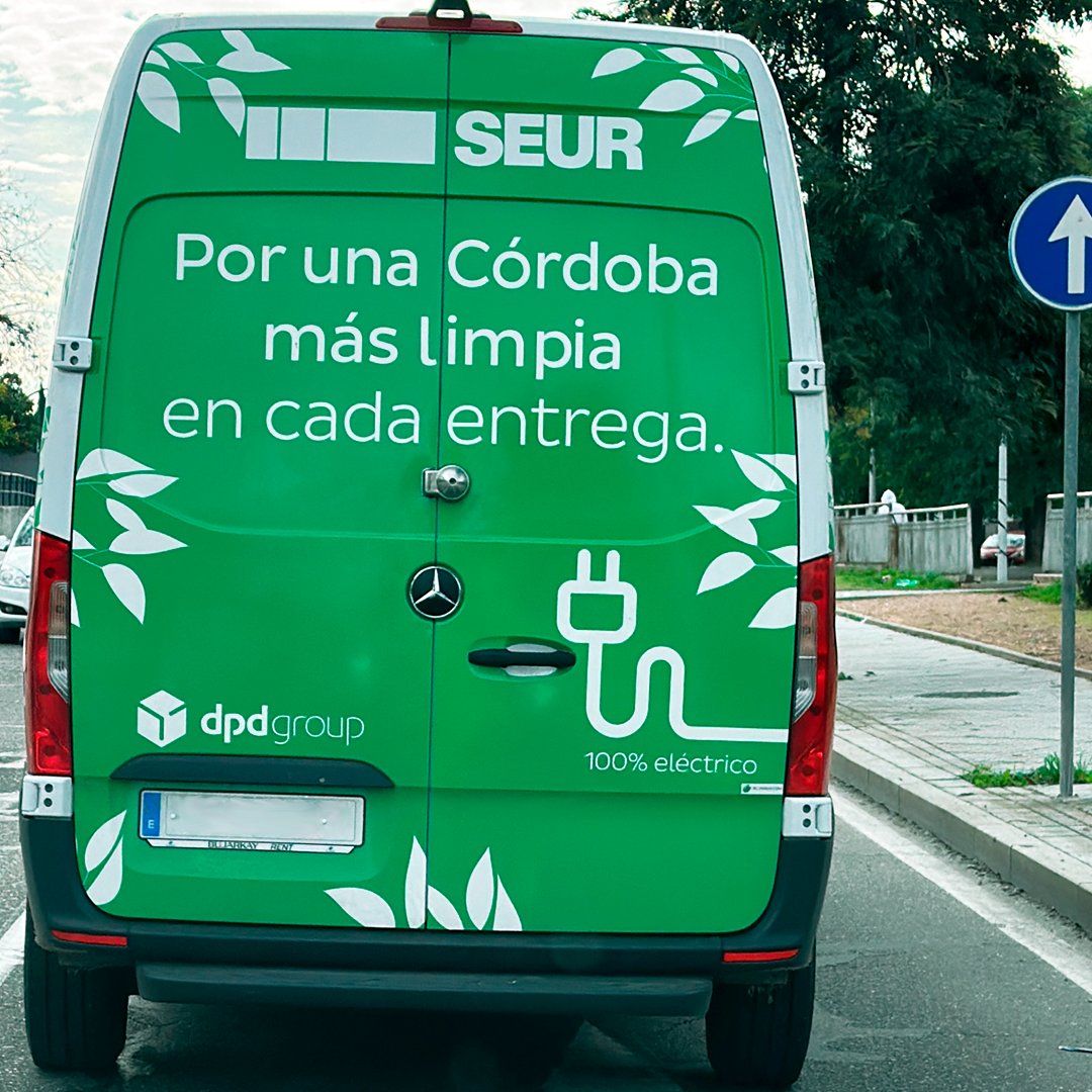 BBujarkay's tweet image. Un objetivo común: ciudades más limpias 🍃

#seur #fastpro #coche #eléctrico #cocheelectrico #ecologico #cordoba #flota #furgoneta #ciudades #ciudadeslimpias