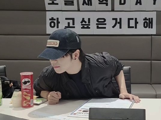 HE'S ABSOLUTELY ATTRACTIVE
#YOONJAEHYUK #윤재혁 <a href="/treasuremembers/">TREASURE</a>