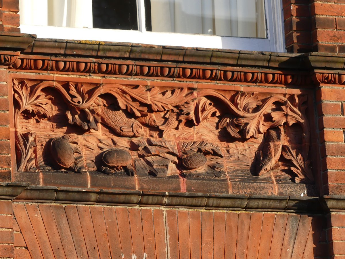 mutley7781's tweet photo. 👀 #Cromer #Norfolk
St Bennet’s 1893 -
house by #Norwich architect #GeorgeSkipper
Knapped flint, ornamental brickwork with carved panels of fish, crabs & peacocks.
#TerrificTerracotta https://t.co/rS1KF5zcrI