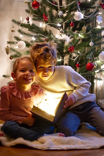 ThamesideSch's tweet photo. Voted first place by the school community in our recent Christmas Extreme Read competition! #lovebooks #extremeread #booksaremagic https://t.co/8SsAHRJbwj