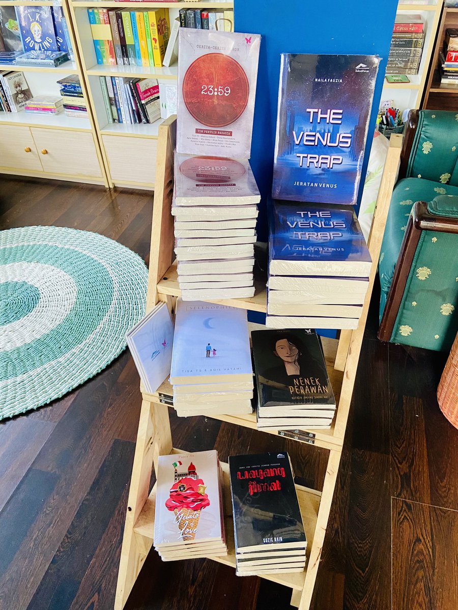 bukuditeras's tweet photo. 📚LOWONGAN MAGANG DI TOKO BUKU📚

Buat kamu yg sekali seumur hidup pengin ngerasain ikut kelola toko buku independen, langsung DM aja ya. Benefitnya apa? 
- bisa bookdate tiap hari
- makan gratis
- buku gratis tiap bulan
- diskon khusus pembelian buku
Lokasi di mana? Di Depok. https://t.co/KBiaubpg1o