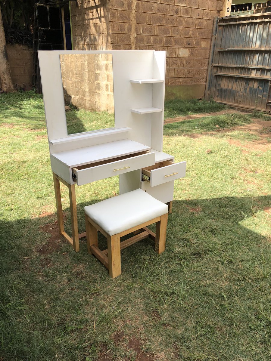 lialijoseph's tweet photo. Styled by….yourself 😊

#dressers
#Ask_And_It_Shall_Be_Carved

#LiaLi’s
#Carving_Smiles https://t.co/f7y3rNLeGT