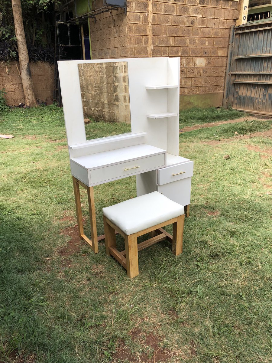 lialijoseph's tweet photo. Styled by….yourself 😊

#dressers
#Ask_And_It_Shall_Be_Carved

#LiaLi’s
#Carving_Smiles https://t.co/f7y3rNLeGT
