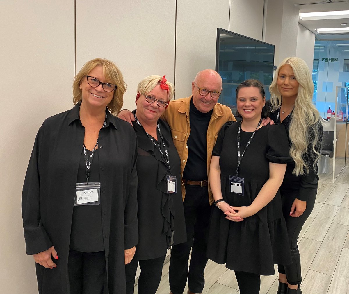 mynewhairorg's tweet photo. This month’s salon feature is @PoppysHair in Hartlepool! ✨They completed their Level 1 training over 10 years ago but have recently returned last September to train two more stylists. They offer a full service of wigs, advice, and aftercare in a private room next to the salon💗 https://t.co/0VxsDRl1YJ