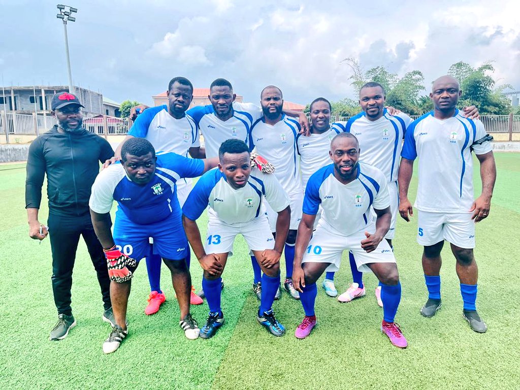 ObonoAngue's tweet photo. Mis felicitaciones al equipo masculino de fútbol ⚽️ de la Tesoreria General de Estado #TSGE por su juego y, en concreto, por los últimos resultados en el partido contra el banco #SGB_GE en el que ganaron 6 a 2 🏆. ¡Bravo campeones! https://t.co/XkovpfHVNt