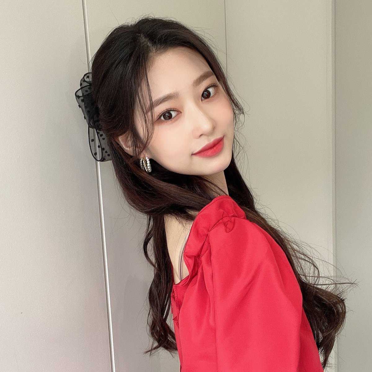 U___moon's tweet photo. from:@official_izone #OMYIZ https://t.co/be7qy3qFhN