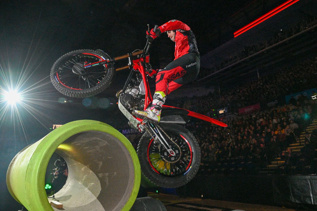 MichelinTyres's tweet photo. When you absolutely have to go over the obstacle rather than around it. Choose Michelin.🤝
A big shoutout to DL12 Indoor Trial, and all of the the riders from the event 💪🏍️
#Michelin #MichelinMotorcycle #DL12IndoorTrial #Motocross #Trials https://t.co/Kjld7ANCug