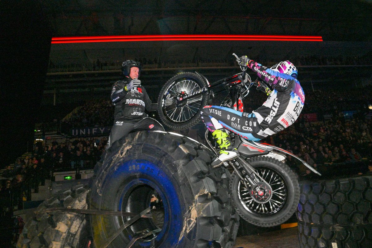 MichelinTyres's tweet photo. When you absolutely have to go over the obstacle rather than around it. Choose Michelin.🤝
A big shoutout to DL12 Indoor Trial, and all of the the riders from the event 💪🏍️
#Michelin #MichelinMotorcycle #DL12IndoorTrial #Motocross #Trials https://t.co/Kjld7ANCug