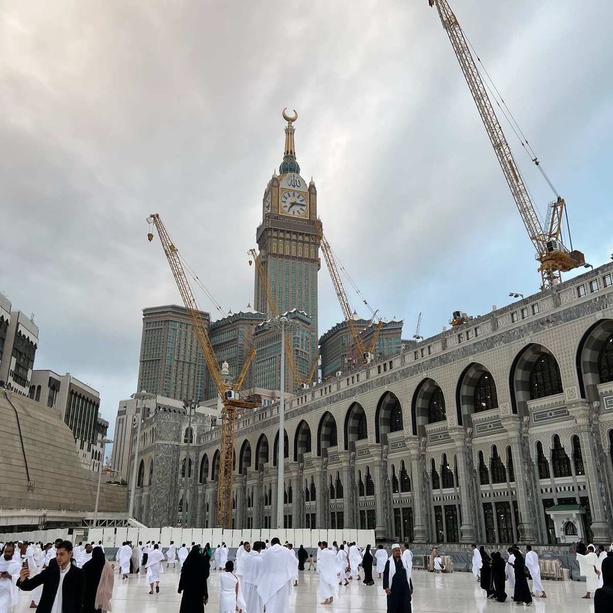 ptbuz's tweet photo. "أسأل الله أن يطرأ على حياتنا التغيّر الذي يطرأ على أرضٍ جافه غشاها مطر". https://t.co/ldvMlyjuLy