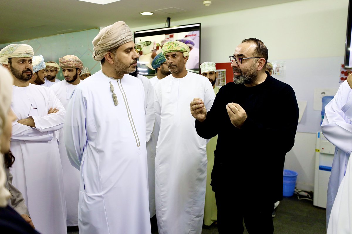 a_diwan75's tweet photo. H.E. Eng. Omar bin Hamdan Al Ismaili, CEO of TRA Visited Ooredoo headquarters. we shared our Strategic plans for 2023 demonstrating the state of the Art Call Center,Customer Experience & voice of the customer VOC,Digital transformation,Data Centers #ooredoo #ooredoooman #traoman https://t.co/MykskHGUR8