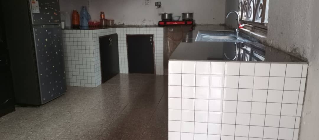 shukranproperty's tweet photo. @wekesa_amos BIG #HOUSE/#3SHOPS
ON QUICK SALE
Located at kawempe #kawanda watuba
Seated on 14 decimals (#ready title) 
*PRICE👉#125MILLION*
Serious Byers call or wtsup👉+256706592177 https://t.co/sYpY0fmqZP