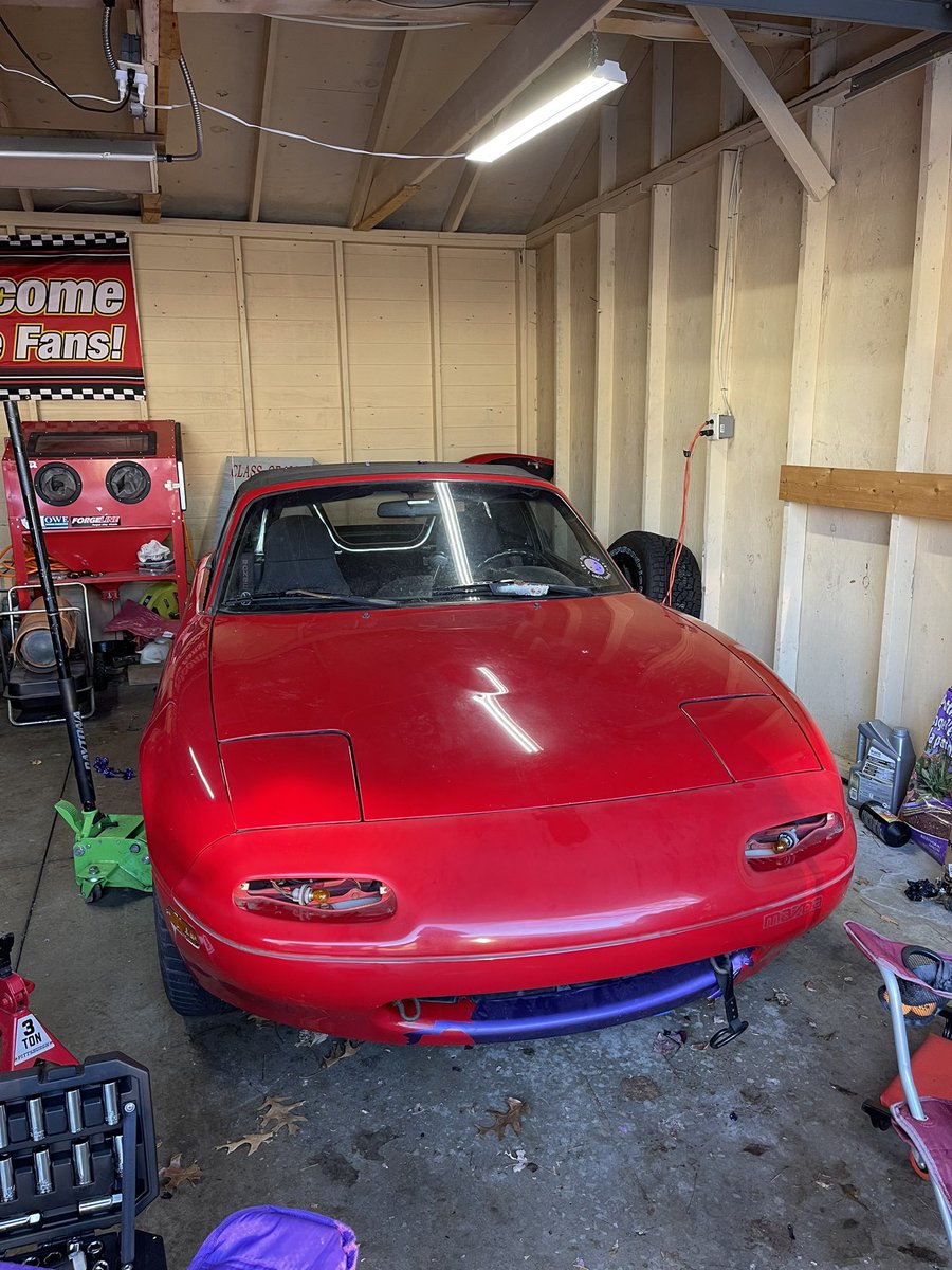 RhyOrz's tweet photo. she's gonna get worked on soon 🤓 all the wrap is off besides the lil purple lipstick moment https://t.co/bfv0enfxPj