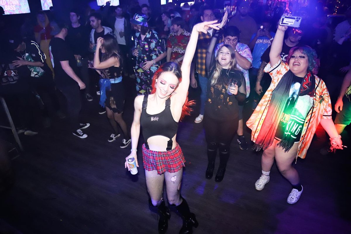 sisistardust's tweet photo. Book me for ur events 🖤🔥

Catch us at Wasted Grain Scottsdale every Wednesday night for Old Town Bass

#azphotographer #azravefam https://t.co/8xdzfwwlAa