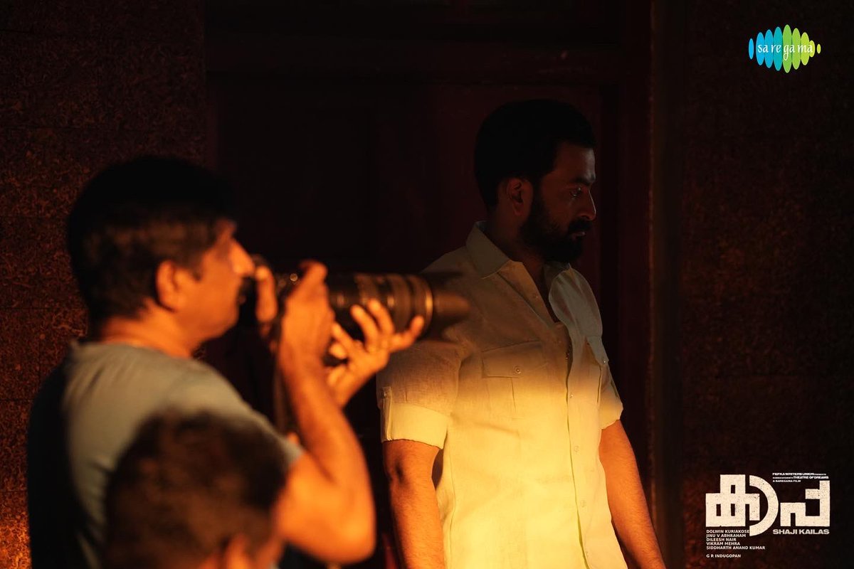 YoodleeFilms's tweet photo. Behind The Scenes Of The A-Team🔥

#Kaapa Running Successfully Worldwide! 

@PrithviOfficial #ShajiKailas @Aparnabala2 #AsifAli #AnnaBen #jomontjohn #JinuVAbhraham #dolwinkuriakose #dileesh  #dawnvincent @saregamaglobal @saregamasouth #Theatreofdreams @poffactio https://t.co/LO3wNCp2TD