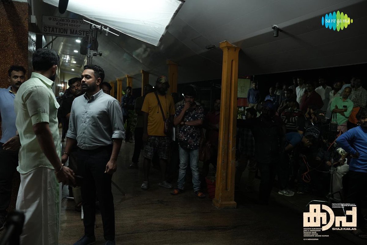YoodleeFilms's tweet photo. Behind The Scenes Of The A-Team🔥

#Kaapa Running Successfully Worldwide! 

@PrithviOfficial #ShajiKailas @Aparnabala2 #AsifAli #AnnaBen #jomontjohn #JinuVAbhraham #dolwinkuriakose #dileesh  #dawnvincent @saregamaglobal @saregamasouth #Theatreofdreams @poffactio https://t.co/LO3wNCp2TD