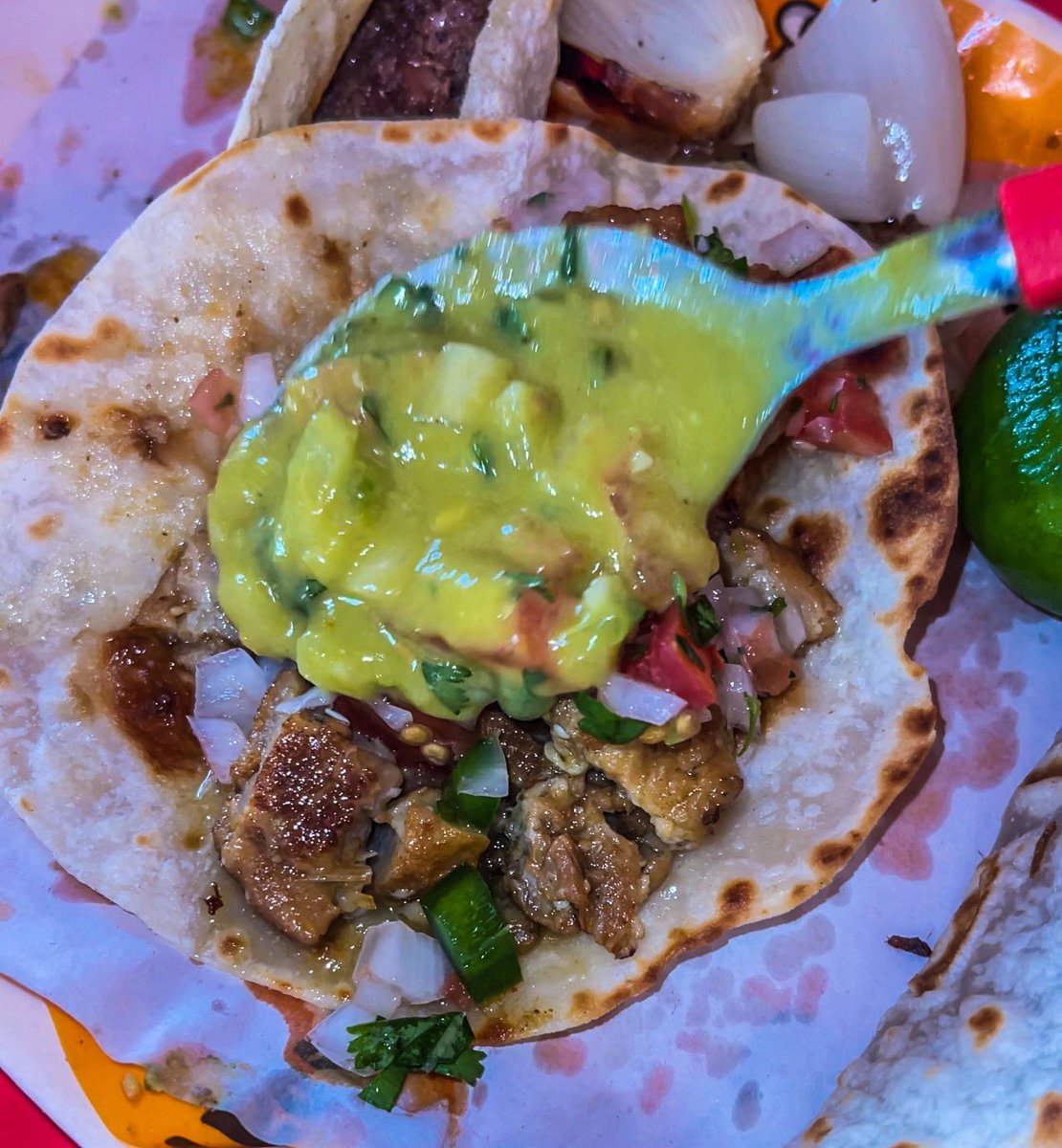 Salsita de aguacate, pico de gallo y chiles en escabeche 🤩