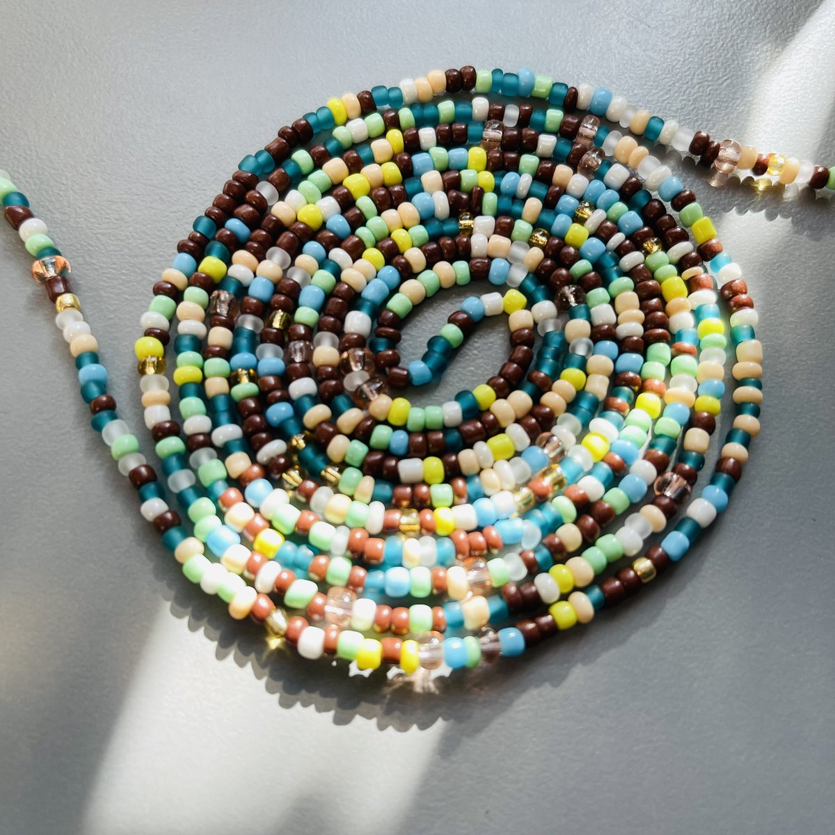 hernarrativeco's tweet photo. It may be winter but don’t let that stop you from diving under the sea with this beautiful waistbead. This beautiful blend of blues reminds us of the beautiful blue ocean! 🌊🤍

This beautiful strand is only $10, less with code: HERUDO
 
Get yours here:
https://t.co/19V86LlFJD https://t.co/omx3NxVnei