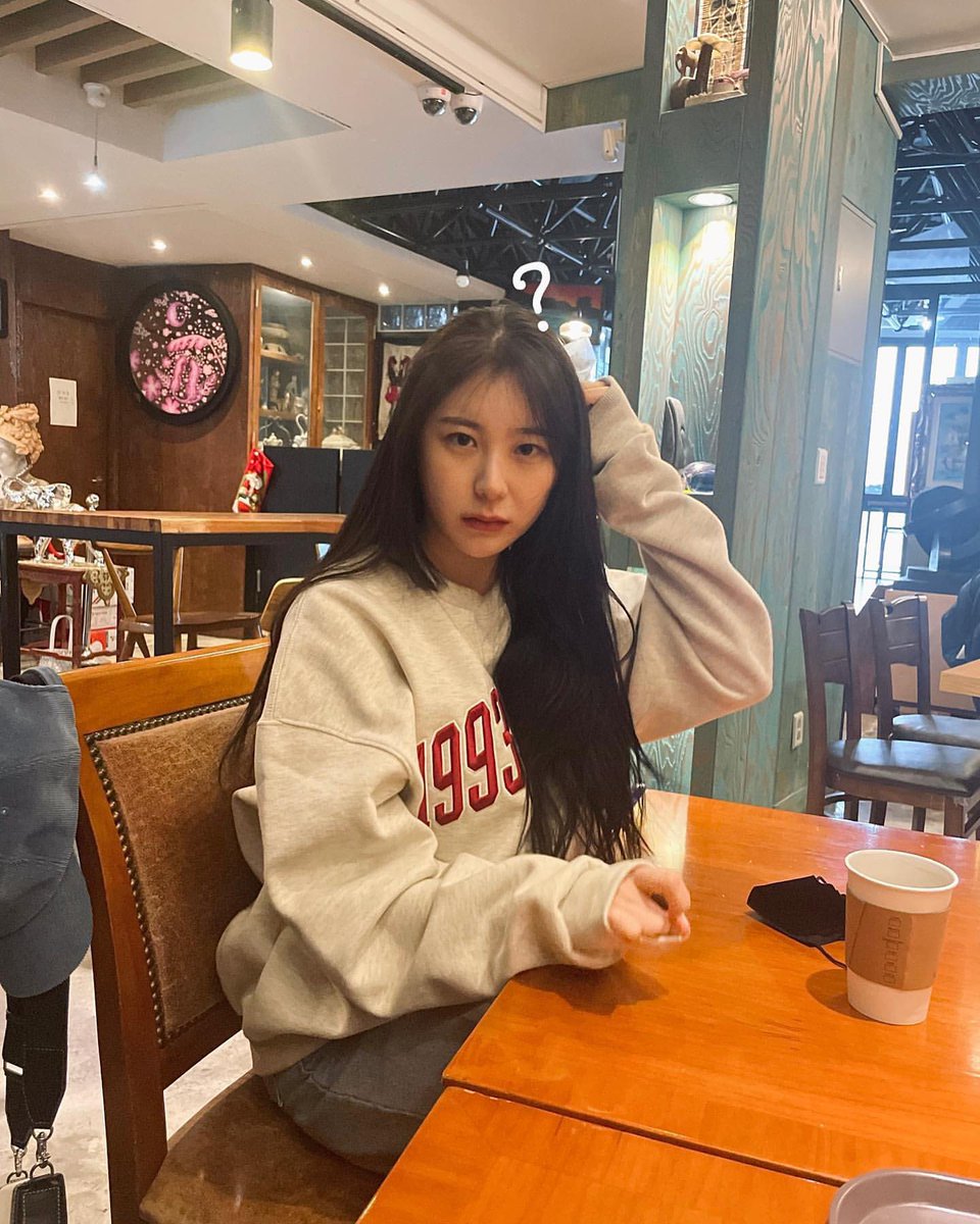 LCY_CLOSET's tweet photo. [⭐️] 221221 이채연 인스타그램

🤍브랜드: 1993스튜디오 1993STUDIO
🤍제품명: 어센틱 아치 로고 스웨트셔츠_오트베이지
🤍가격: ₩69,000

🔗https://t.co/ikVHPAH2kr

#이채연 #LEECHAEYEON #채연 #CHAEYEON https://t.co/4EHwgev2tz