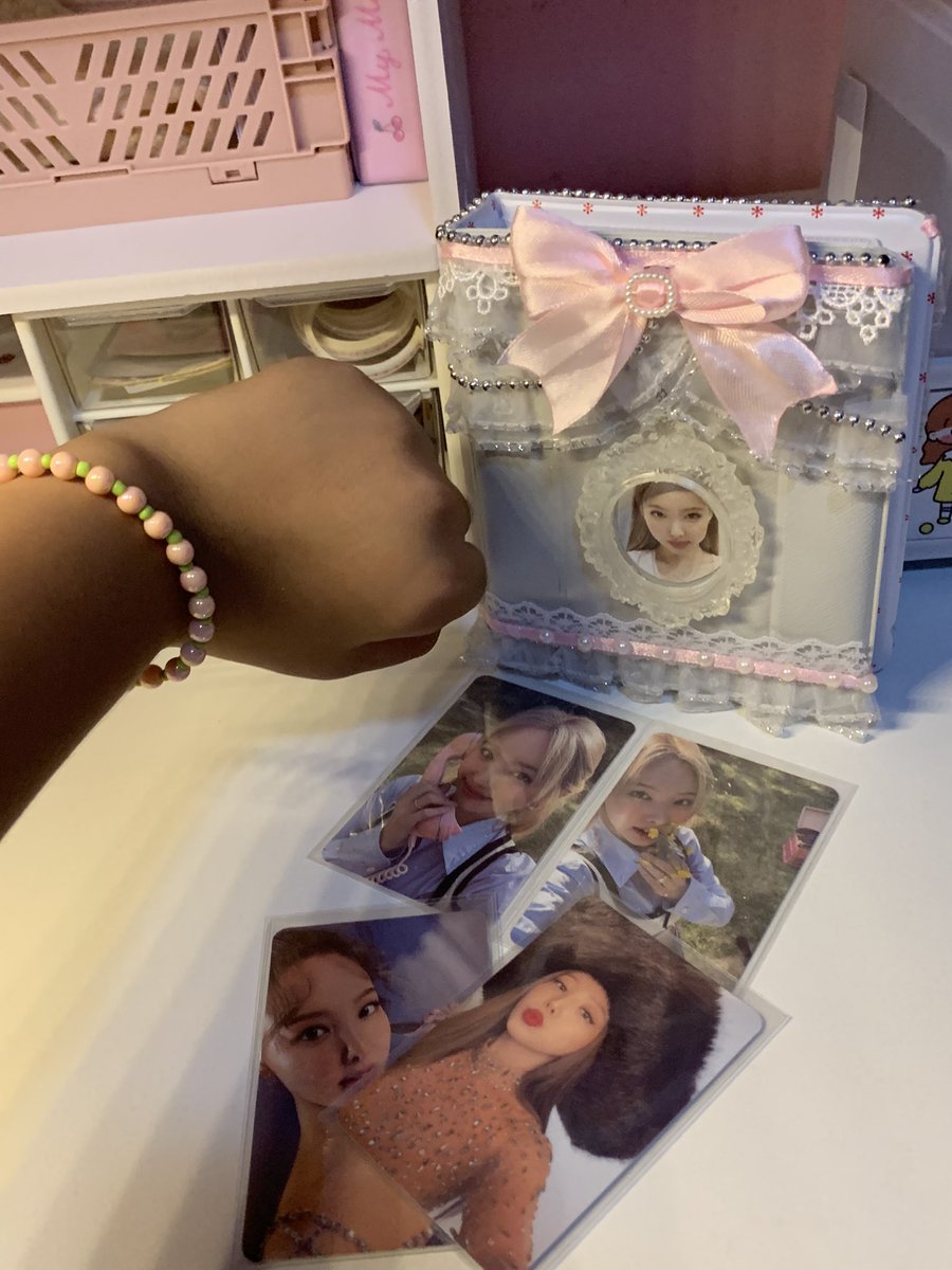 selyvr_'s tweet photo. . . . ๐ โ #xiaMailzs
๐ฒ from โข @chc_wn โข #lovefromchic
โ Hello! Nayeon and the collbook arrived safely! Well packed and cute ng freebies and madami huhu esp ung beads bracelet , Thank u !! https://t.co/T5TBUtcZ4P