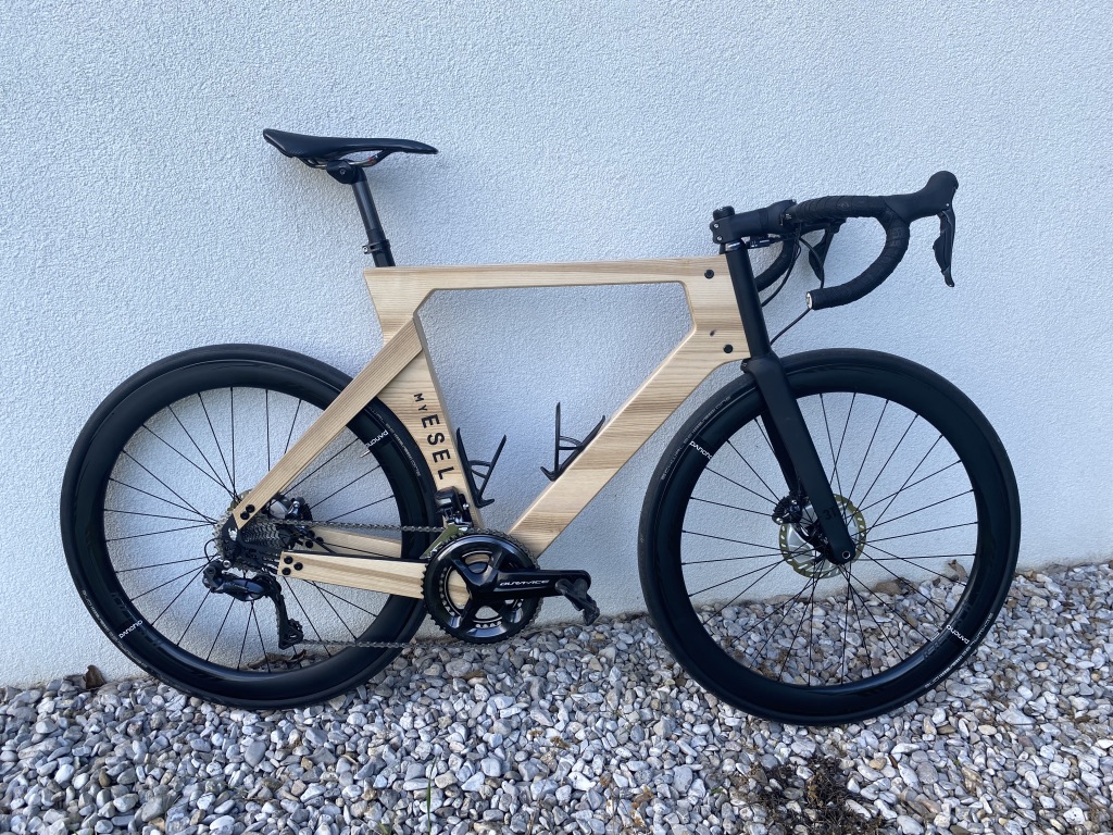 _ketterechts's tweet photo. Schweren Herzens trenne ich mich von meinem geliebten Rennesel. Bei Interesse einfach melden. Ausgestattet mit Shimano Di2 Ultegra und Dura Ace Powermeter. Passend ab 180 cm+. #myesel #huiz #ktrchts #willhaben https://t.co/u9kM8VmvJt
