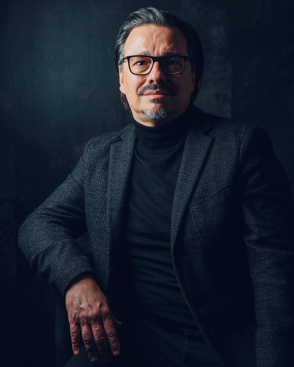 vervestudioHH's tweet image. Shadow and light are two sides of the same coin, one cannot exist without the other.

#pointcutter 
#hairartist 
#haireducator 
#hairdresser 
#behindthechair 
#advancedscissoring