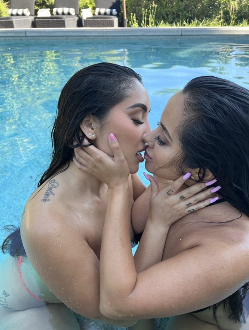 I love my friends 👩🏻&zwj;❤️&zwj;💋&zwj;👩🏻 this set was hot! 🥵 you know where to find it https://t.co/hojNMF56Bv https://t<a href="/tag/onlyfanspromo"class="tags"><span>#onlyfanspromo</span></a><a href="/tag/ofcontent"class="tags"><span>#ofcontent</span></a><a href="/tag/ofcreator"class="tags"><span>#ofcreator</span></a><a href="/tag/mariemadore"class="tags"><span>#mariemadore</span></a>