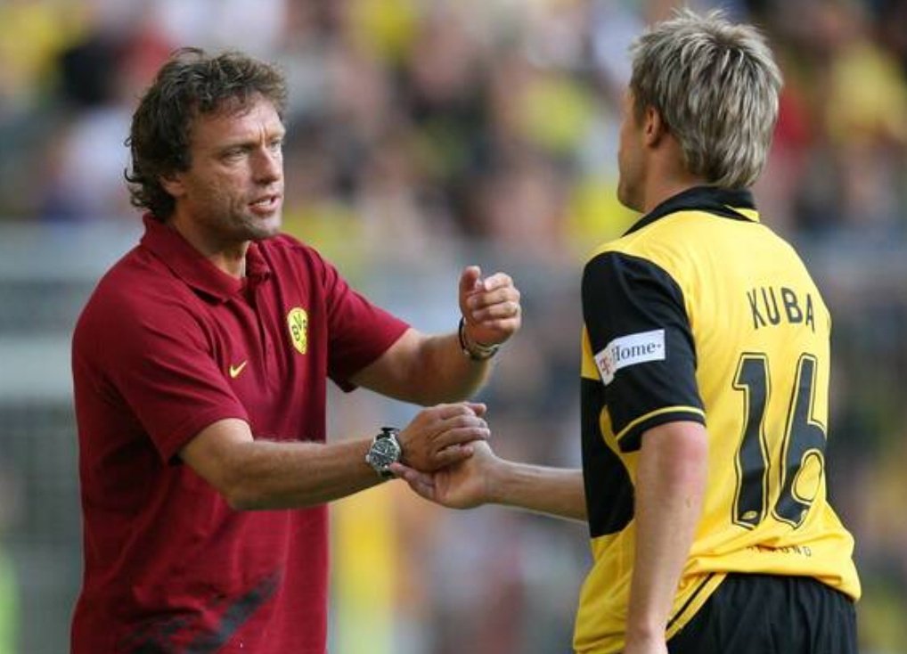 Thomas Doll dulu menerbitkan pemain semacem Mats Hummels &amp; Kuba Blaszczykowski, skrg ngelatih di liga profesional yang ga ada degradasi

Malu maluin bgt liga satu ini 😭