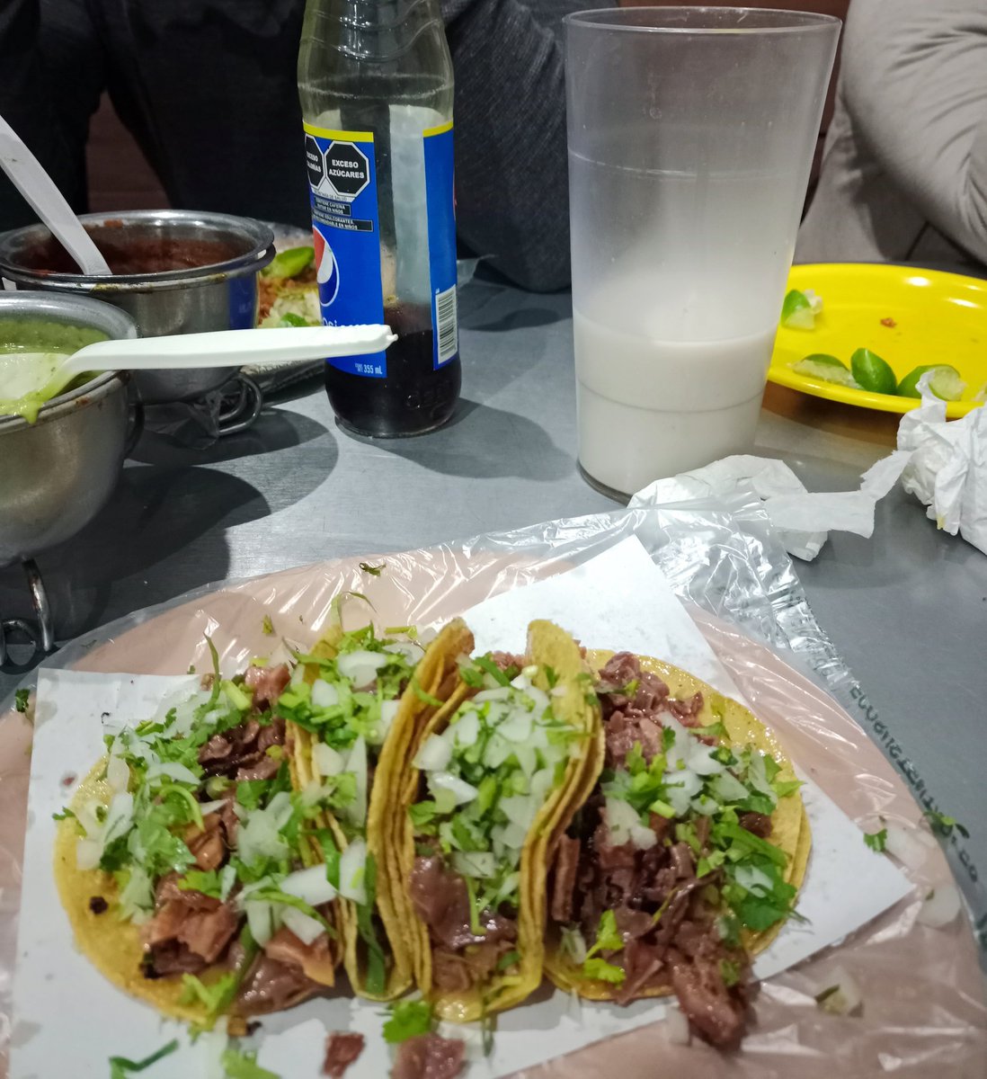 robck27's tweet photo. Nada como unos taquitos para celebrar tu cumple.
#treinton #30 #cumpleaños https://t.co/Ir3UGbJFle