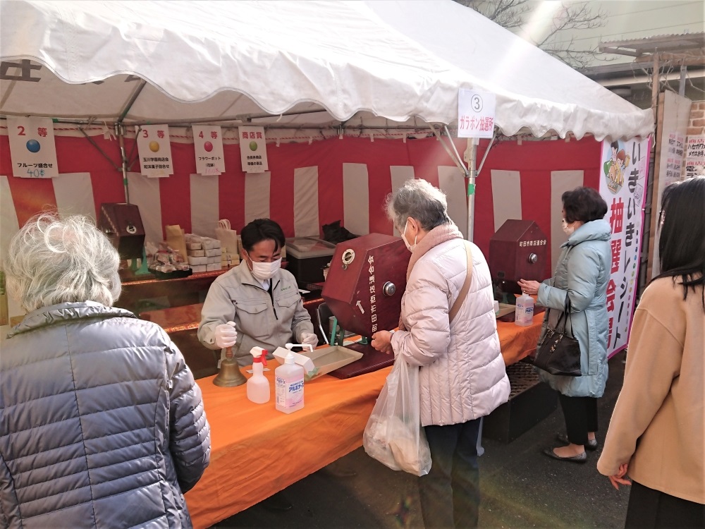 Brandoors_com's tweet photo. 玉川学園商店会で昨年12月より実施していました
『復刻・いきいきレシート2023』の抽選会がスタートしました！
1/13(金)～1/15(日) 17時までとなっておりますので、
スタンプの押されたレシートをご持参の上、奮ってご参加ください😃
大盛況＆特賞も出てました。(まだあります🎊) https://t.co/UfH8pqu0ak